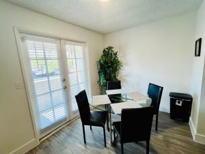 a dining room with a table and chairs and a window at Cute 2 Bedroom 2 Bath 2 mile Strip5 in Las Vegas