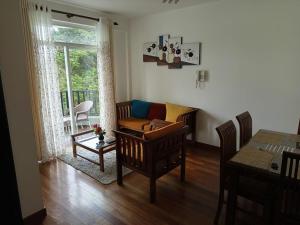 Posezení v ubytování Nuwara eliya Luxury Apartment