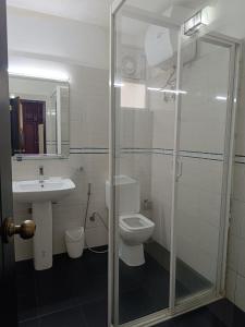 Koupelna v ubytování Nuwara eliya Luxury Apartment + 32 fotografií