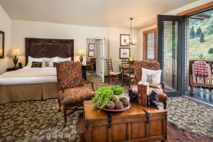 Ένα ή περισσότερα κρεβάτια σε δωμάτιο στο The Hotel Telluride