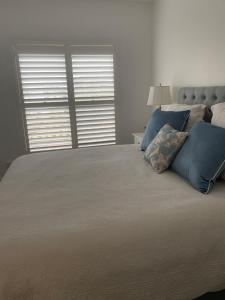 Gallery image of Hamptons Luxury in Aberglasslyn +19 photos