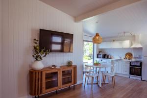 Kuchyň nebo kuchyňský kout v ubytování Beach Hut Scamander