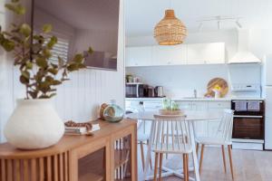 Kuchyň nebo kuchyňský kout v ubytování Beach Hut Scamander