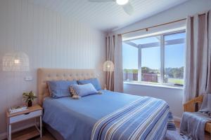 Postel nebo postele na pokoji v ubytování Beach Hut Scamander