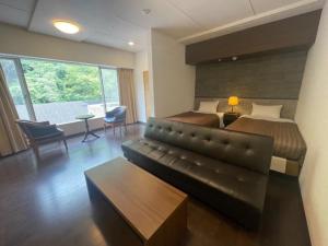 Area tempat duduk di Nishiizu Crystal View Hotel