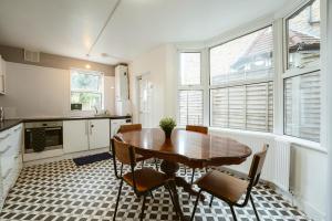 Η κουζίνα ή μικρή κουζίνα στο Barking Cosy Double Rooms +30 φωτογραφίες