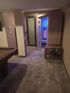 Zdjęcie z galerii obiektu Super Suite with Sauna, Pool Table and Arcade Game w mieście Lansing