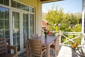 a patio with a table and chairs on a balcony at Abbasov's guest house-In Lahij in Lahıc