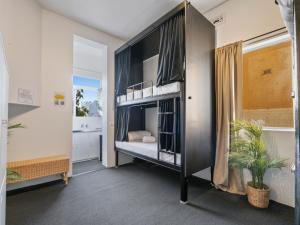 a bunk bed in a room with two beds at Potts Point Budget Stay - Near Kings Cross Station - Self Check-in in Sydney