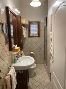 a bathroom with a sink and a toilet and a shower at Casa d'artista in Empoli
