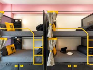 Μία ή περισσότερες κουκέτες σε δωμάτιο στο The Hosteller Jaipur, MI Road