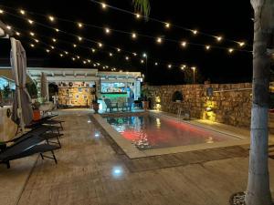 Bazén v ubytování Villa Irma guest house nebo v jeho okolí