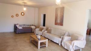 Posezení v ubytování Comfortable Apartment Close to the Airport