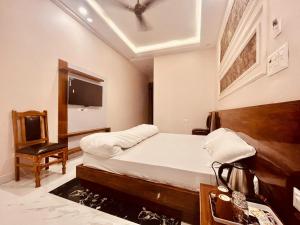 Postelja oz. postelje v sobi nastanitve Hotel Ram Anandam Inn