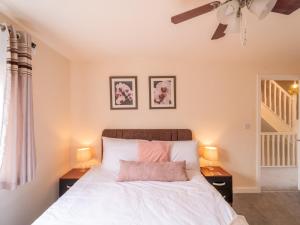 a bedroom with a bed with two night stands and two lamps at Shop & Stay at Bicester Village near our 3 Bed Home Pass the Keys in Bicester