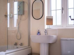 a bathroom with a sink and a shower and a mirror at Shop & Stay at Bicester Village near our 3 Bed Home Pass the Keys in Bicester +31 photos