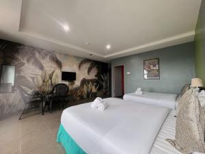 Postel nebo postele na pokoji v ubytování Metroinn Hotel