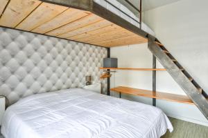 En eller flere senge i et værelse på À 450m de la plage, appartement pour 4