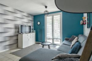 Et tv og/eller underholdning på À 450m de la plage, appartement pour 4