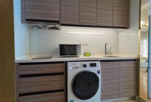 Kuchyň nebo kuchyňský kout v ubytování Shanghai Lerongju Boutique Apartment Metro Line 8 20meter
