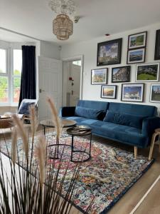 Χώρος καθιστικού στο Spacious Home, Walk to City Centre & Free Parking