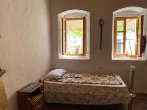 A bed or beds in a room at Shotgun Hostel & Guesthouse