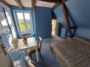 Ένα ή περισσότερα κρεβάτια σε δωμάτιο στο TourTour Guest Room