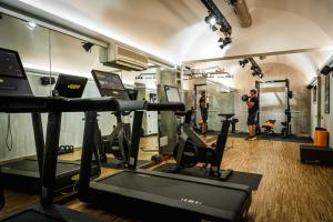 Fitness centrum a/nebo fitness zařízení v ubytování 47 Boutique Hotel