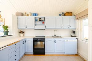Kuchyň nebo kuchyňský kout v ubytování Brensholmen Beach House
