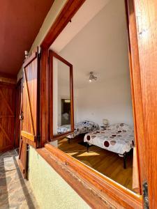 Postel nebo postele na pokoji v ubytování Chalet Del Bosco - Piccola Svizzera