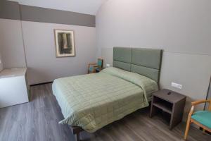 Letto o letti in una camera di Albergo Stazione