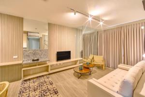 The Connor Serviced Residences Managed by HIIにあるテレビまたはエンターテインメントセンター