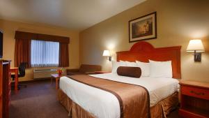 Postel nebo postele na pokoji v ubytování Best Western Plus Graham Inn