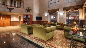 TV a/nebo společenská místnost v ubytování Best Western Plus Graham Inn