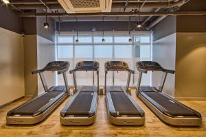 The Connor Serviced Residences Managed by HIIにあるフィットネスセンターまたはフィットネス設備
