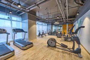 The Connor Serviced Residences Managed by HIIにあるフィットネスセンターまたはフィットネス設備