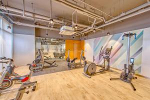 The Connor Serviced Residences Managed by HIIにあるフィットネスセンターまたはフィットネス設備