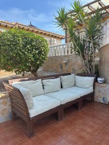 Posedenie v ubytovaní Casa Lilly-Rose, a beautiful 3 bedroom detached villa a short walk to the Villamartin Plaza & Golf course