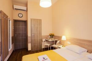 Posteľ alebo postele v izbe v ubytovaní East Station DeLuxe