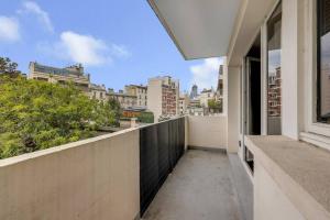 Μπαλκόνι ή βεράντα στο Appartement d'exception à Neuilly Achille Peretti I