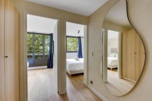 Ένα ή περισσότερα κρεβάτια σε δωμάτιο στο Appartement d'exception à Neuilly Achille Peretti I