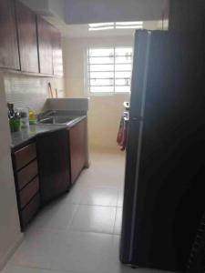 a kitchen with a sink and a refrigerator at La maravilla y comodidad al máximo in La Javilla