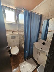 Baðherbergi á Prenociste Rooms Simke