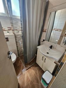 Baðherbergi á Prenociste Rooms Simke