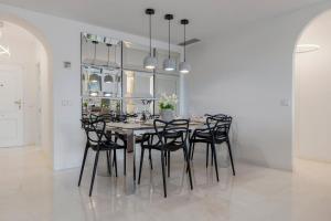 Fotografia z galérie ubytovania Moderno y luminoso apartamento en Las Gaviotas- Puerto Banús v Marbelli