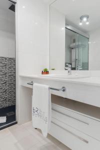 Kúpeľňa v ubytovaní Moderno y luminoso apartamento en Las Gaviotas- Puerto Banús