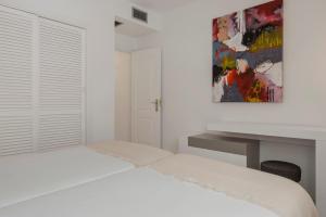 Posteľ alebo postele v izbe v ubytovaní Moderno y luminoso apartamento en Las Gaviotas- Puerto Banús