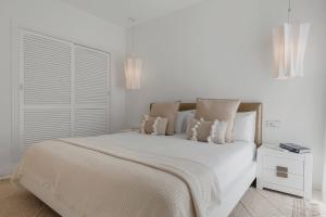Posteľ alebo postele v izbe v ubytovaní Moderno y luminoso apartamento en Las Gaviotas- Puerto Banús