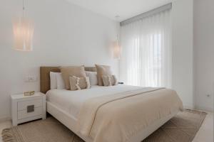 Posteľ alebo postele v izbe v ubytovaní Moderno y luminoso apartamento en Las Gaviotas- Puerto Banús