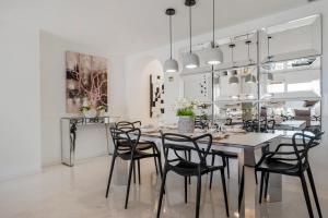 Fotografia z galérie ubytovania Moderno y luminoso apartamento en Las Gaviotas- Puerto Banús v Marbelli